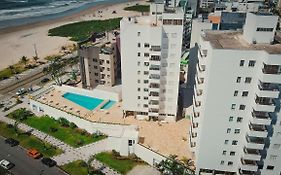 Vista mar em Caiobá com piscina conforto e localização